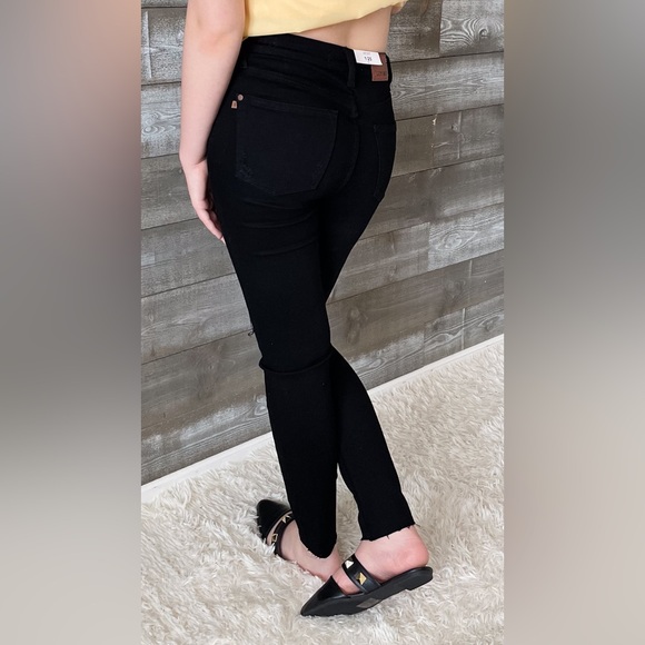 judy blue black skinny jeans heavy distressing raw hem JB88562REG BK - Picture 12 of 16